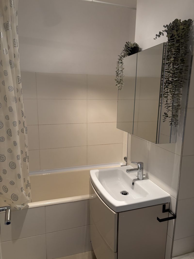 Ofer apartament 3 camere, etaj intermediar, în București, zona Iancului