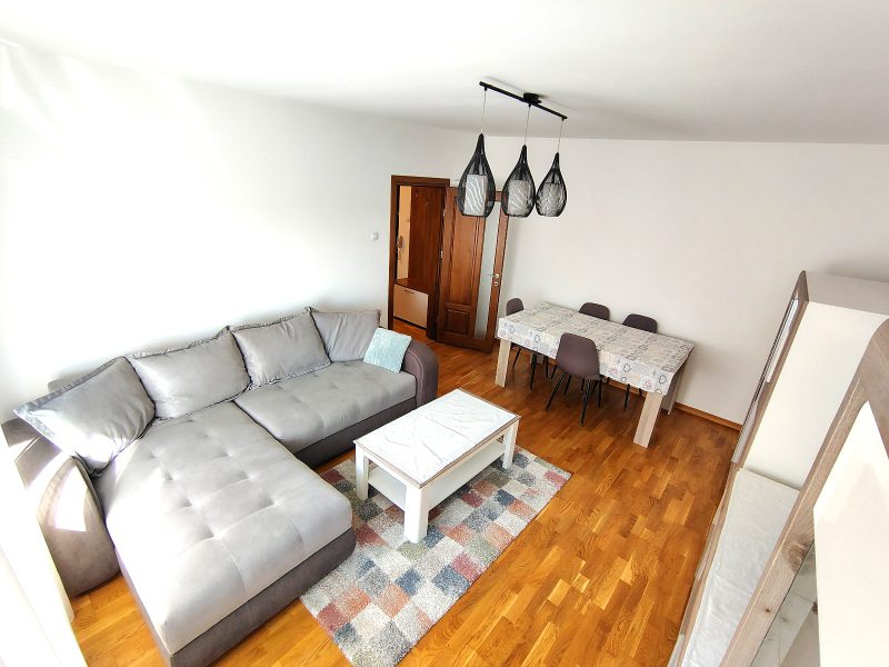 Ofer cameră single în apartament 3 camere, etaj intermediar, în București, zona Colentina